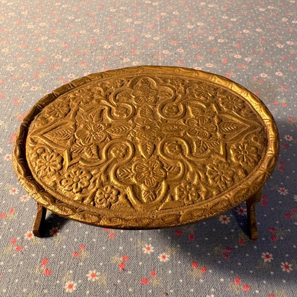 🇨🇦Any 3@$33🇨🇦 Miniature Brass Unique Design Dining Table Chair Maharaja Set. - Picture 3 of 9